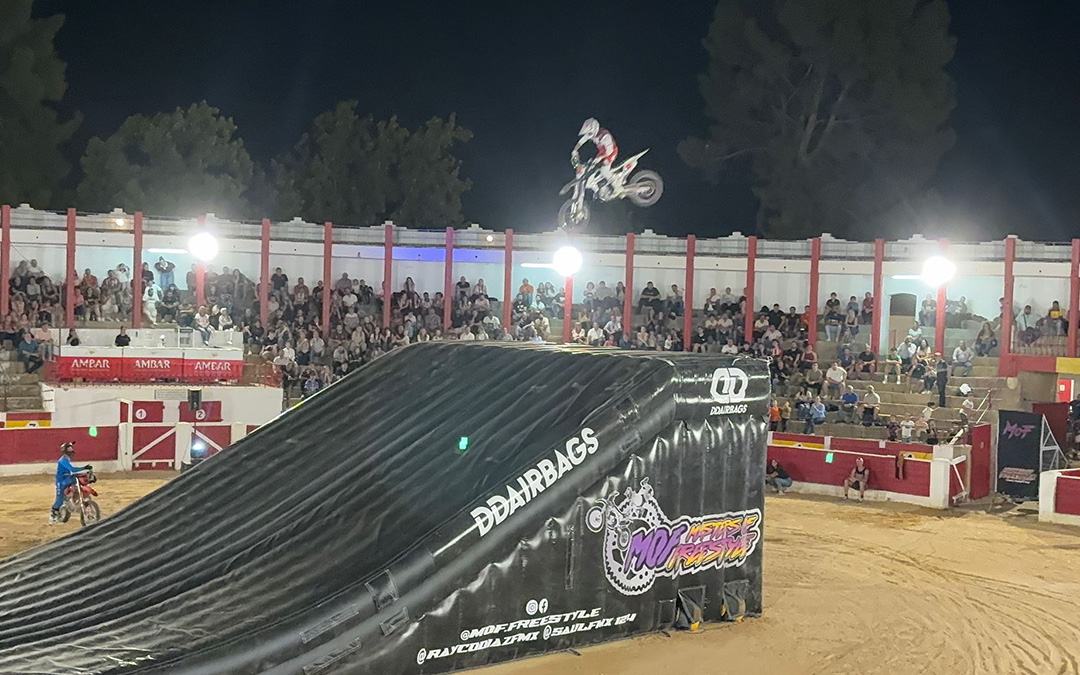 La fiesta se trasladó a la plaza de toros de Alcañiz. / A.Z