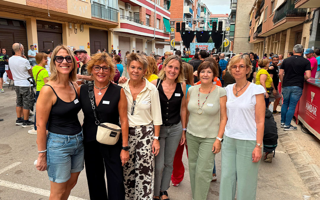 Junta local de la AECC de Alcañiz y voluntarias./ L.A.