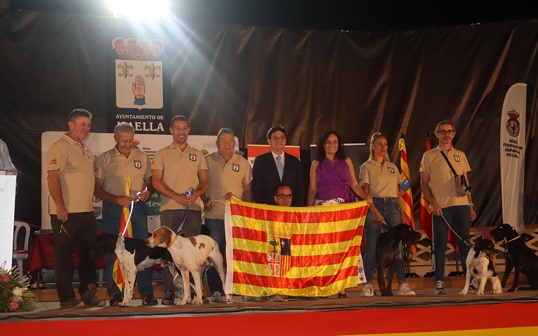 Autoridades junto a los representantes de Aragón, comunidad autónoma anfitriona en este edición. / A.Z