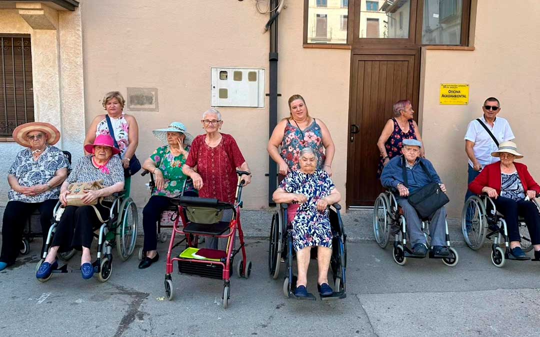La localidad retomó el miércoles el programa ‘Más activos’, reuniendo a más de 40 personas entre vecinos y voluntarios./ Ayto.