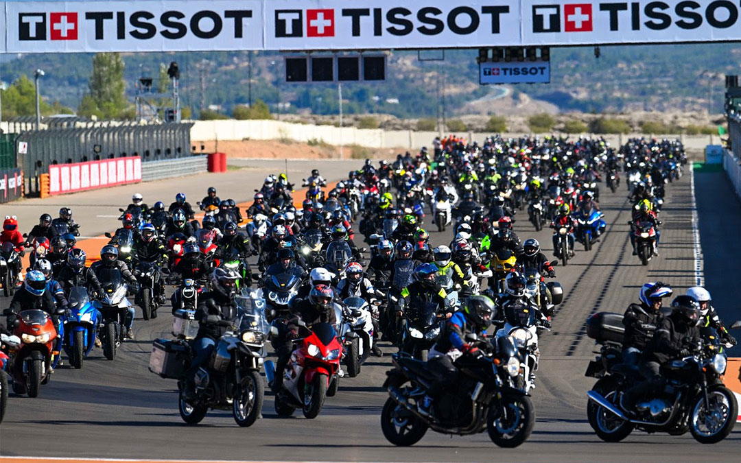 Salida de la Fan Bike Parade WorldSBK 2024. / Motorland Aragón