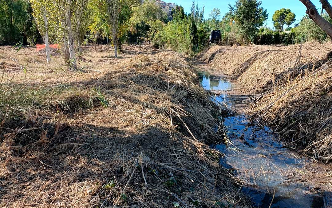 Durante los primeros días se han llevado a cabo labores de limpieza en el cauce./ Antonio Espinosa