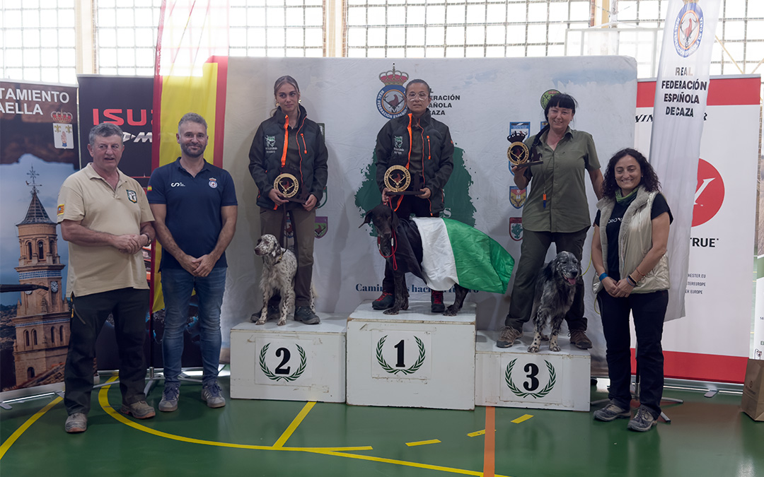 Podium del Campeonato Nacional de San Huberto que se celebró en Maella. / Federación Aragonesa de Caza