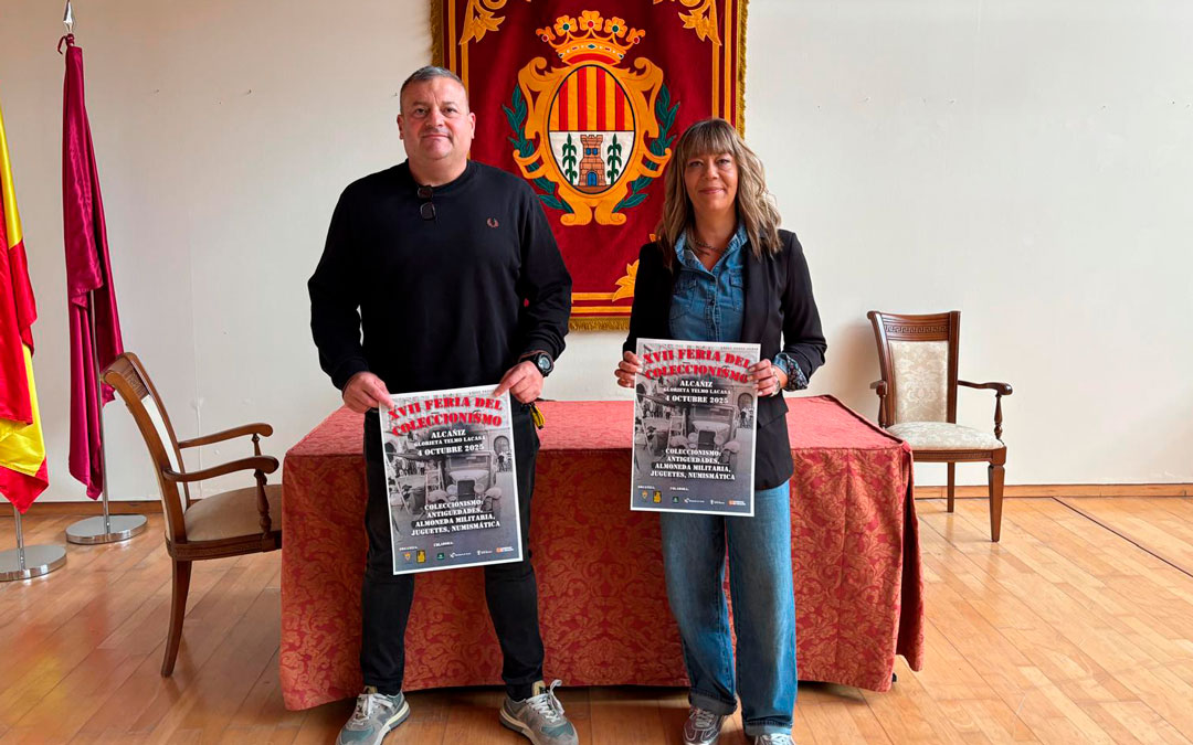 El presidente de la asociación Frente Aragón, Óscar Ibáñez, y la concejal de Ferias, Belén Adán./ M.M.R.