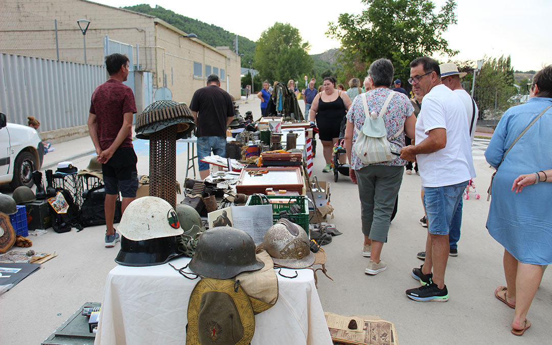 I Feria de Coleccionismo y militaria de Valderrobres. / B. Severino