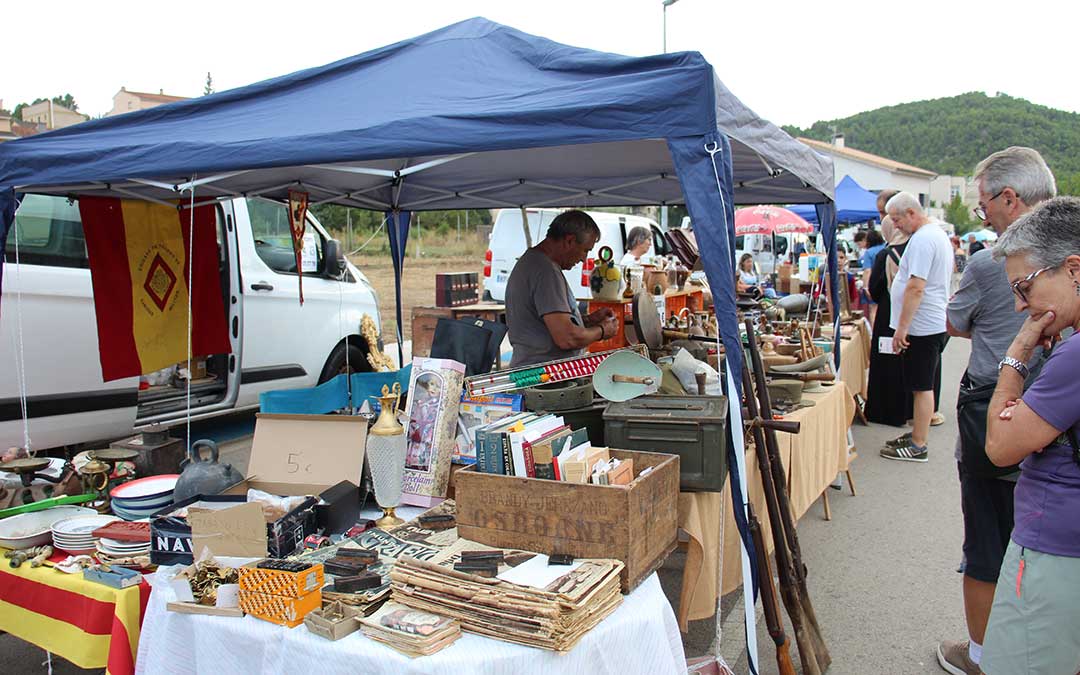 I Feria de Coleccionismo y militaria de Valderrobres. / B. Severino