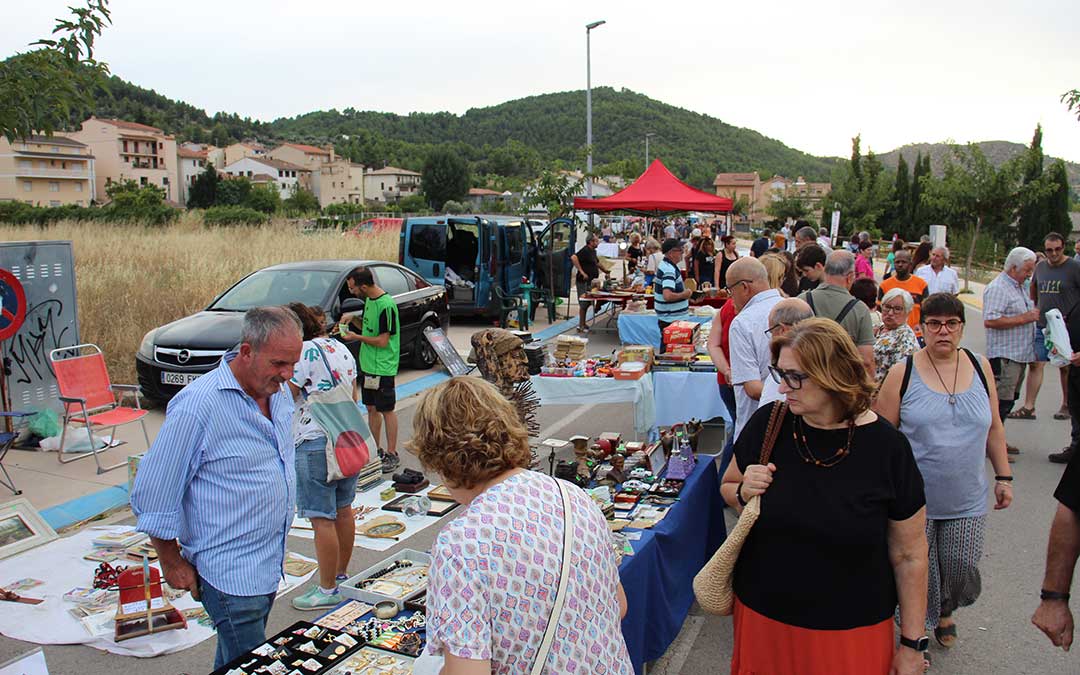 I Feria de Coleccionismo y militaria de Valderrobres. / B. Severino