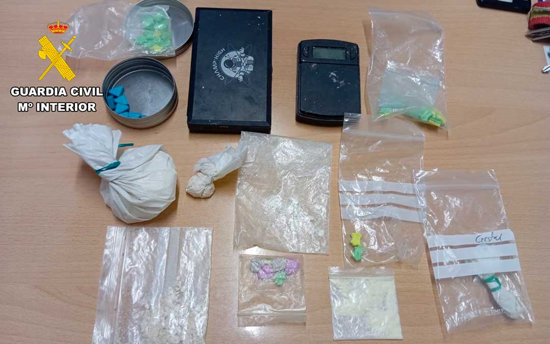 Drogas decomisadas al detenido / Guardia Civil