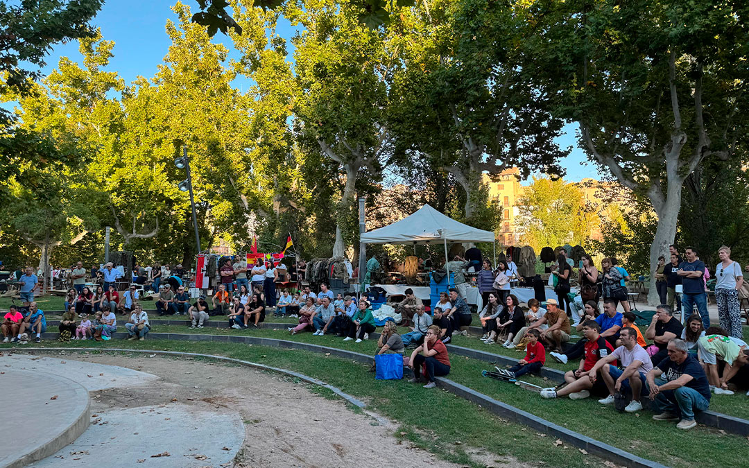 El público atento a las historias de los concursantes./ L.A.