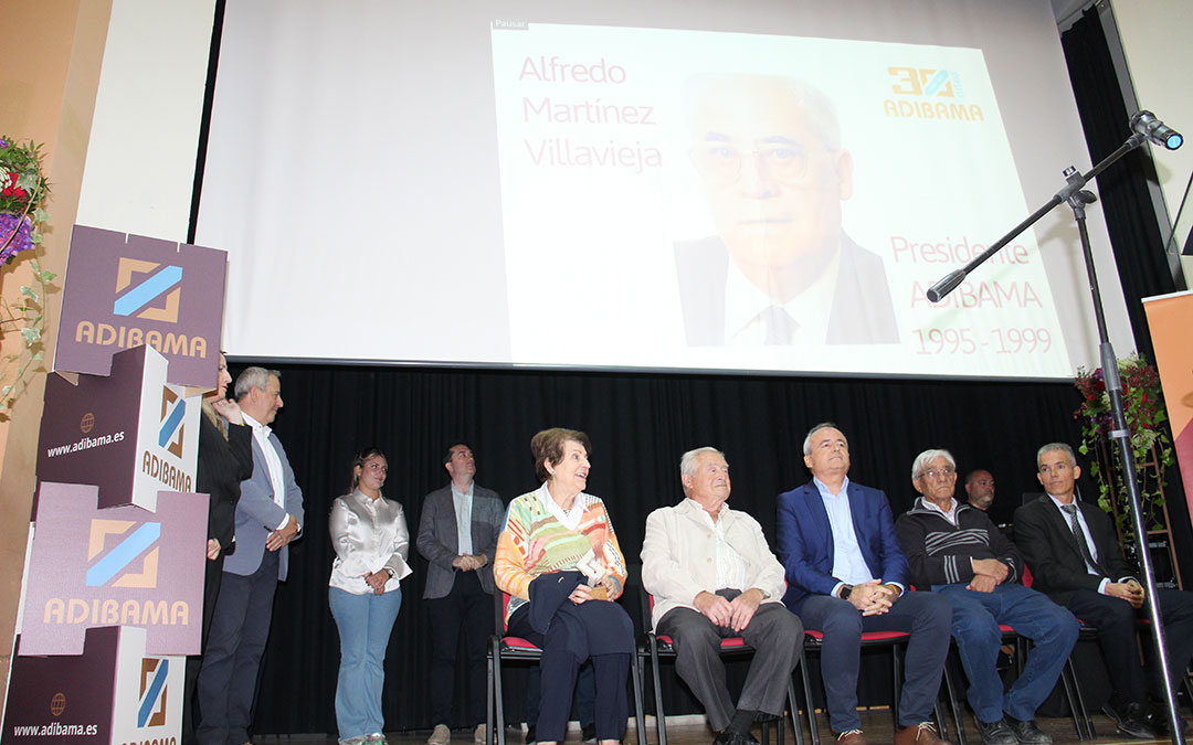 Homenaje a los cinco presidentes que ha tenido Adibama entre 1995 y 2023. Los fallecidos tuvieron representación familiar o institucional. / B. Severino