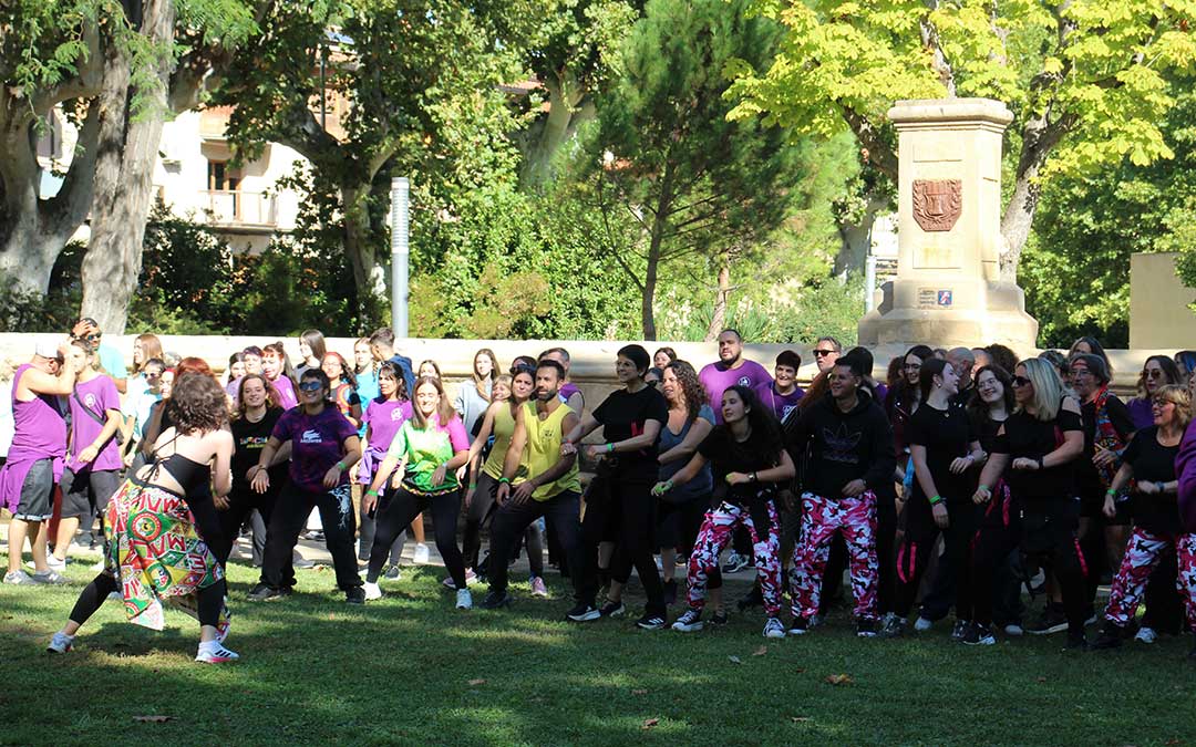 Taller de danza con Vane Magaly en la Glorieta. / B. Severino