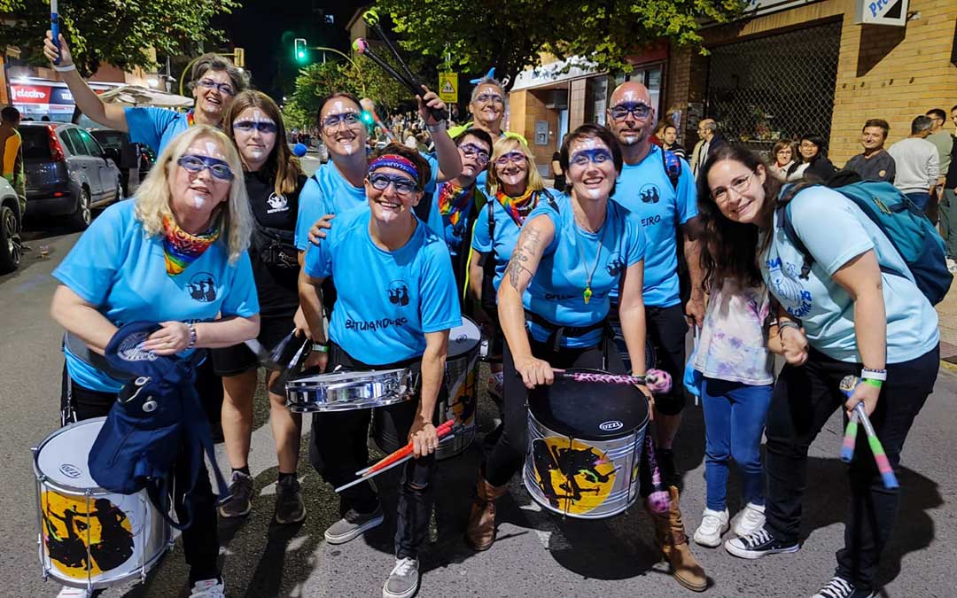 Batupandeiro, de la provincia de Castellón, en el desfile del II Encuentro de Batucadas de Alcañiz 2025. / Alberto Gracia