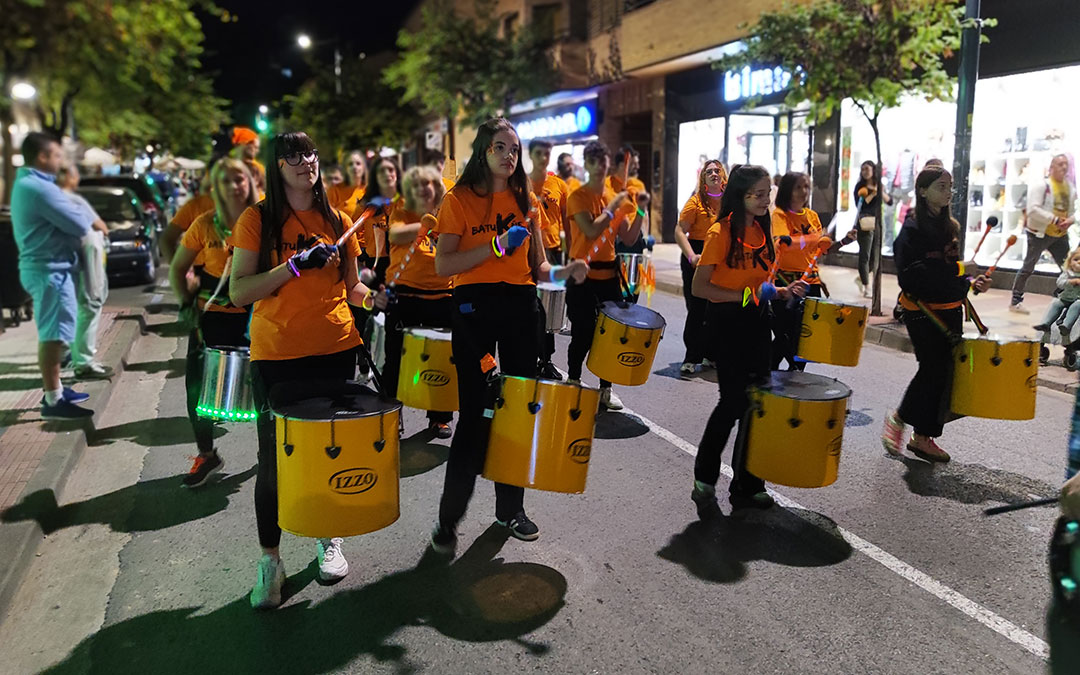 Batukañera, de La Codoñera, en el desfile del II Encuentro de Batucadas de Alcañiz 2025. / Alberto Gracia