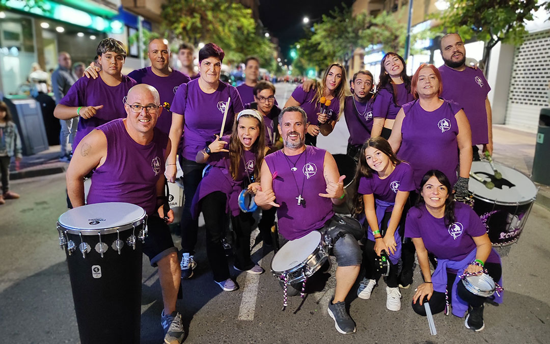 Boktucada, de Tortosa, en el desfile del II Encuentro de Batucadas de Alcañiz 2025. / Alberto Gracia