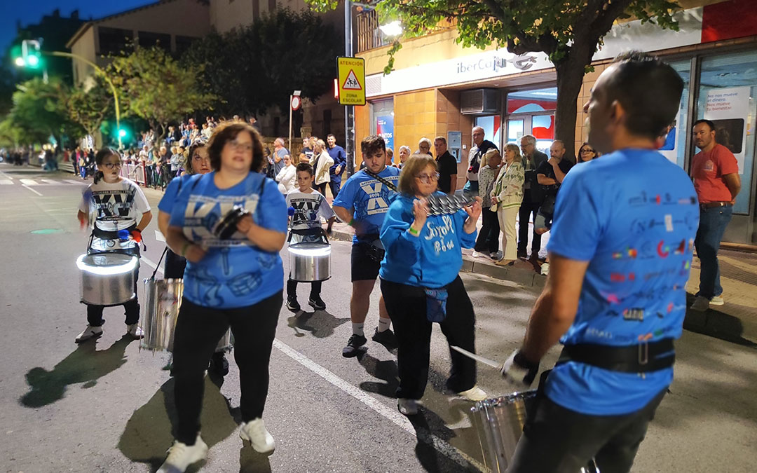 Soroll i Prou, de Corberá d'Ebre, en el desfile del II Encuentro de Batucadas de Alcañiz 2025. / Alberto Gracia