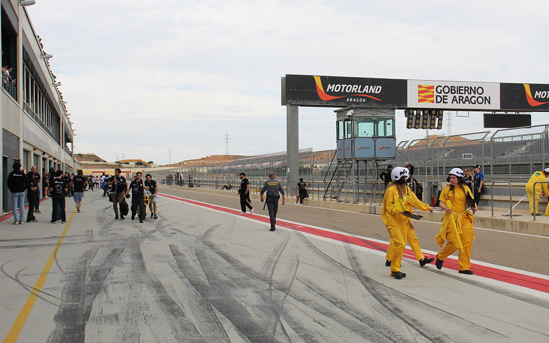 Alegría, tensión y adrenalina en el domingo de carreras de MotoStudent 2025. / B. Severino