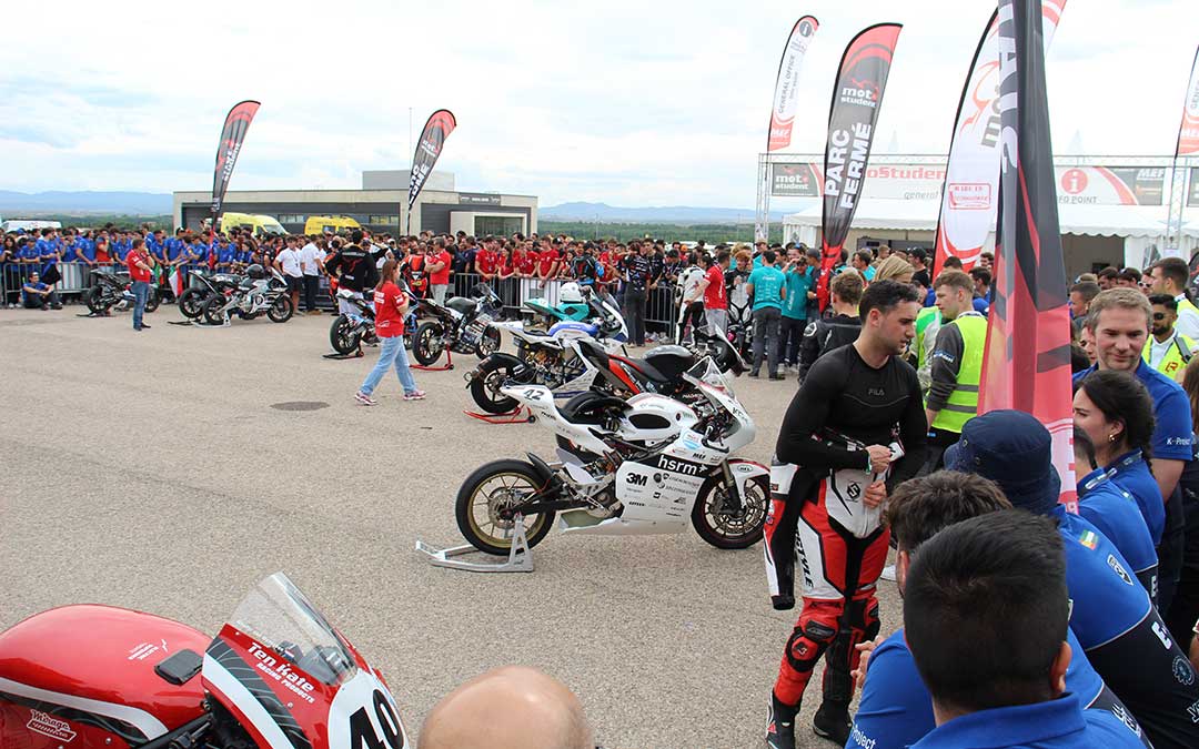 Alegría, tensión y adrenalina en el domingo de carreras de MotoStudent 2025. / B. Severino