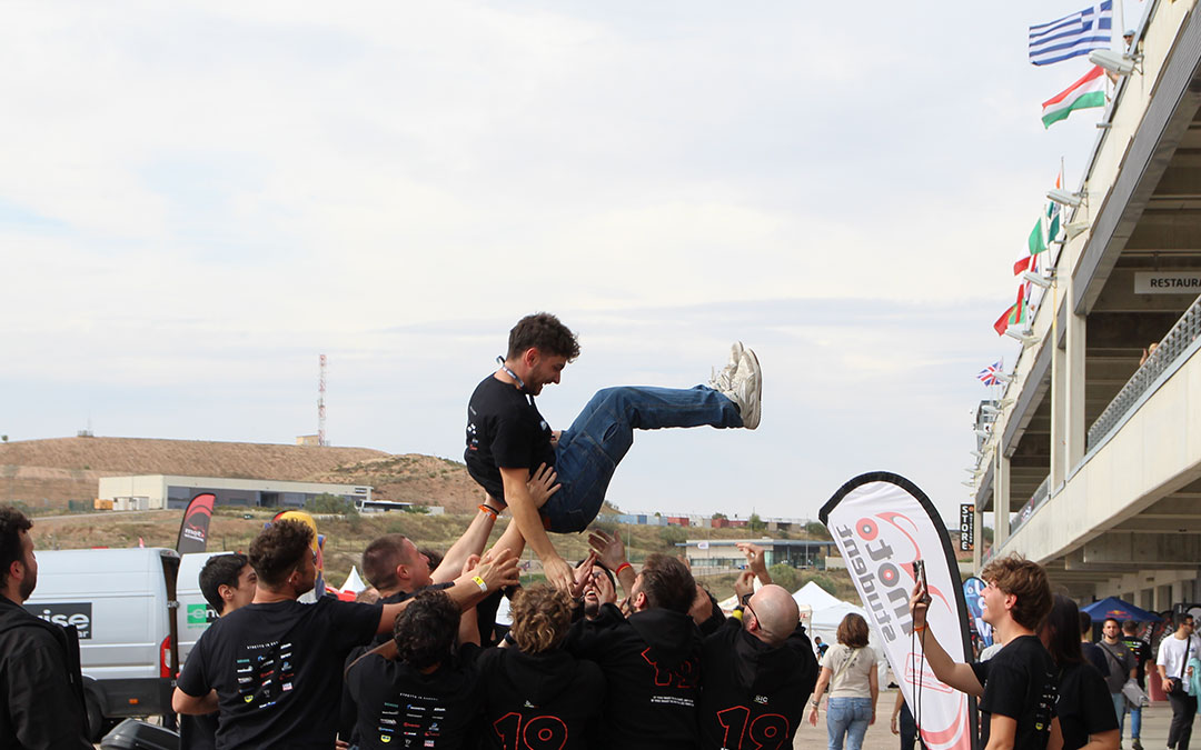 Alegría, tensión y adrenalina en el domingo de carreras de MotoStudent 2025. / B. Severino