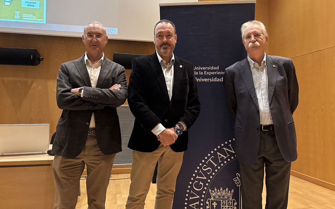 Ángel Luis Monge, Javier Clíment y Javier Fernández durante la inauguración. / S.C