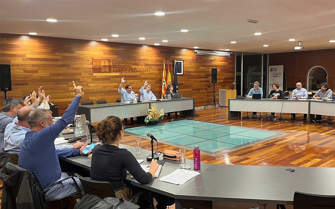 Instante de la votación de la modificación de las ordenanzas./ C.O.