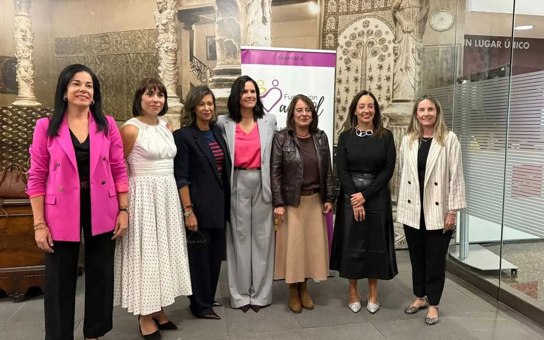 La concejal, junto al resto de representantes en la gala./ AYTO