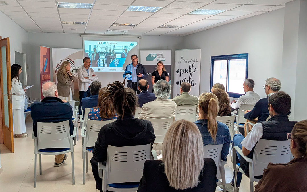 Las instituciones han dado la bienvenida a la jornada, que ha servido para conectar y aprender de la mano de tres empresas del territorio. / Ayto de Andorra