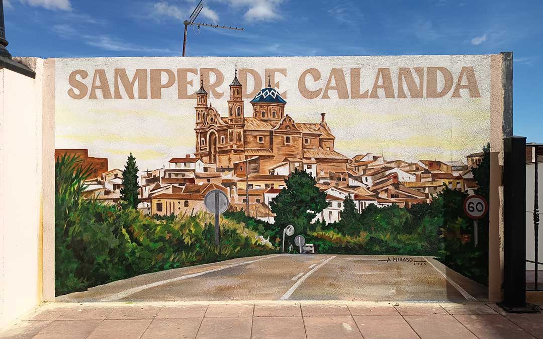 El mural de Samper refleja la estampa que se ve desde la carretera de Híjar. / Turismo Bajo Martín