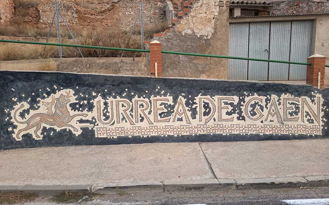 En Urrea de Gaén la tarea fue laboriosa con la reproducción de un mosaico del yacimiento romano. / Turismo Bajo Martín