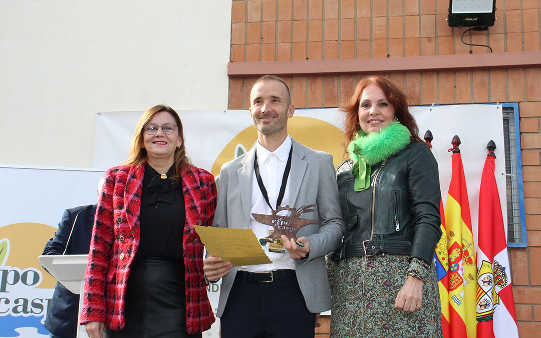 Premio a la Trayectoria a Molitex en la inauguración de Expo Caspe 2025. / B. Severino