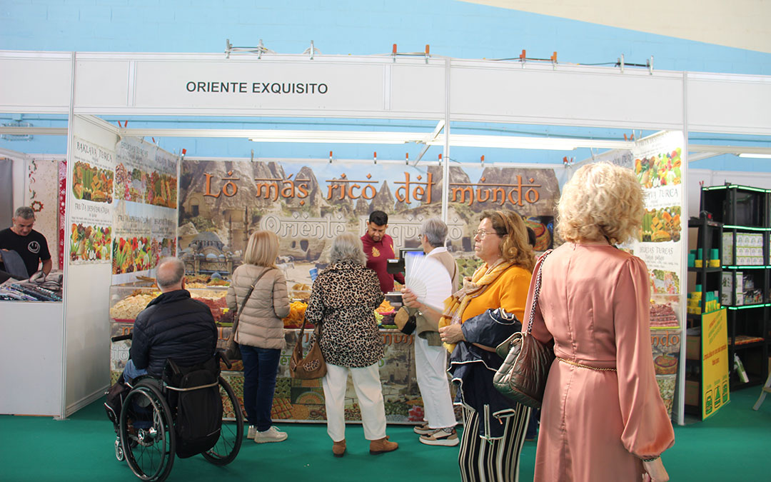 Ambiente en el pabellón 1 'Sabor & Ritmo' en Expo Caspe 2025. / B. Severino