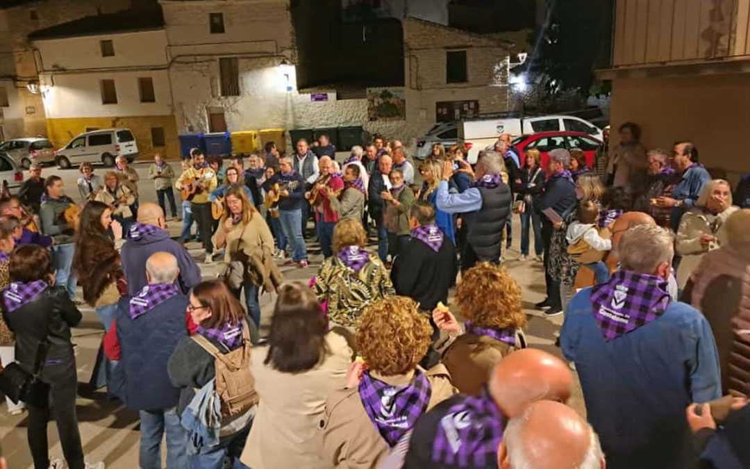 Ronda jotera en Castelnou. / Antonio Moragriega