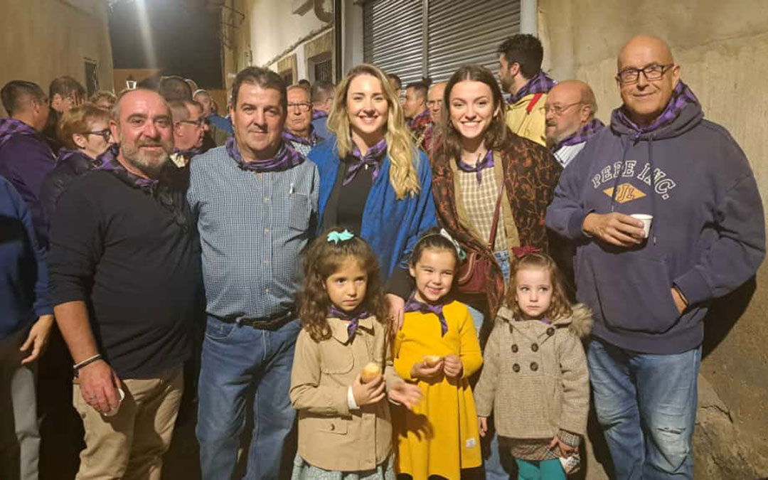 Ronda jotera en Castelnou con David Valero, concejal; Isidro Claver, Cristina Vidal, Lucía Claver y José Luis Urbén. / Antonio Moragriega