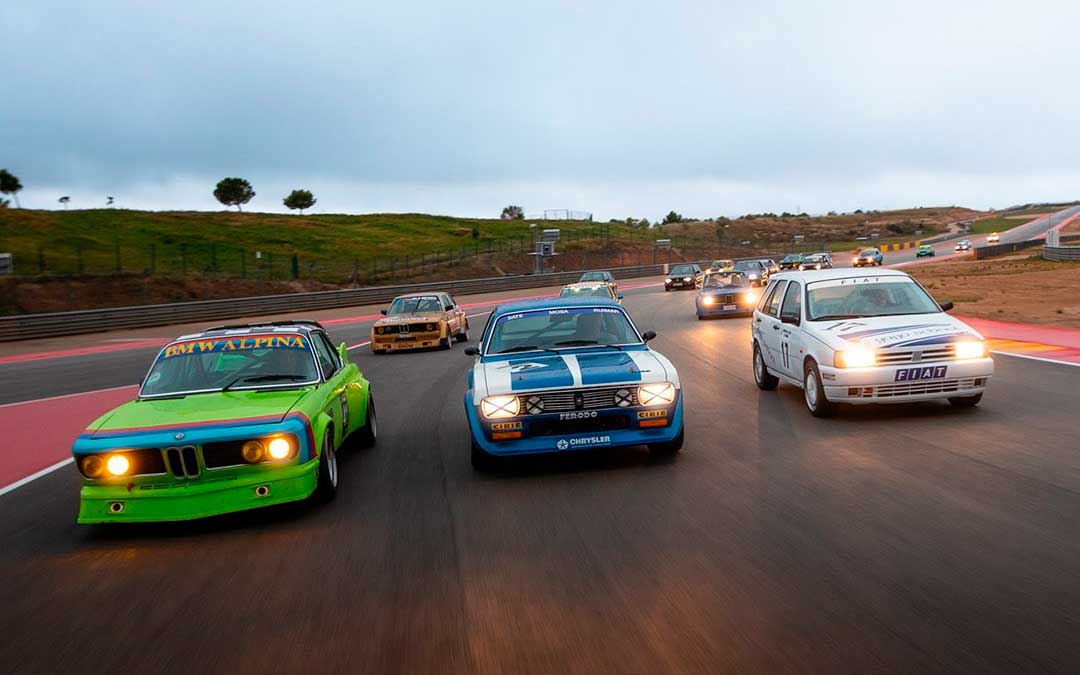 Imagen de la Vuelta al Pasado, homenaje al Real Automóvil Club Circuito Guadalope en MotorLand Aragón / Motorland