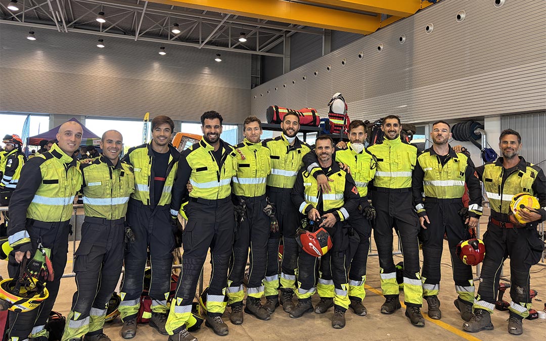 Grupo de bomberos procedentes de Alicante. / S.C