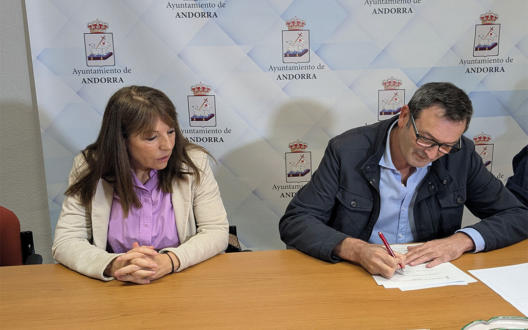 Firma del convenio del Ayto de Andorra con la AECC. / Ayto