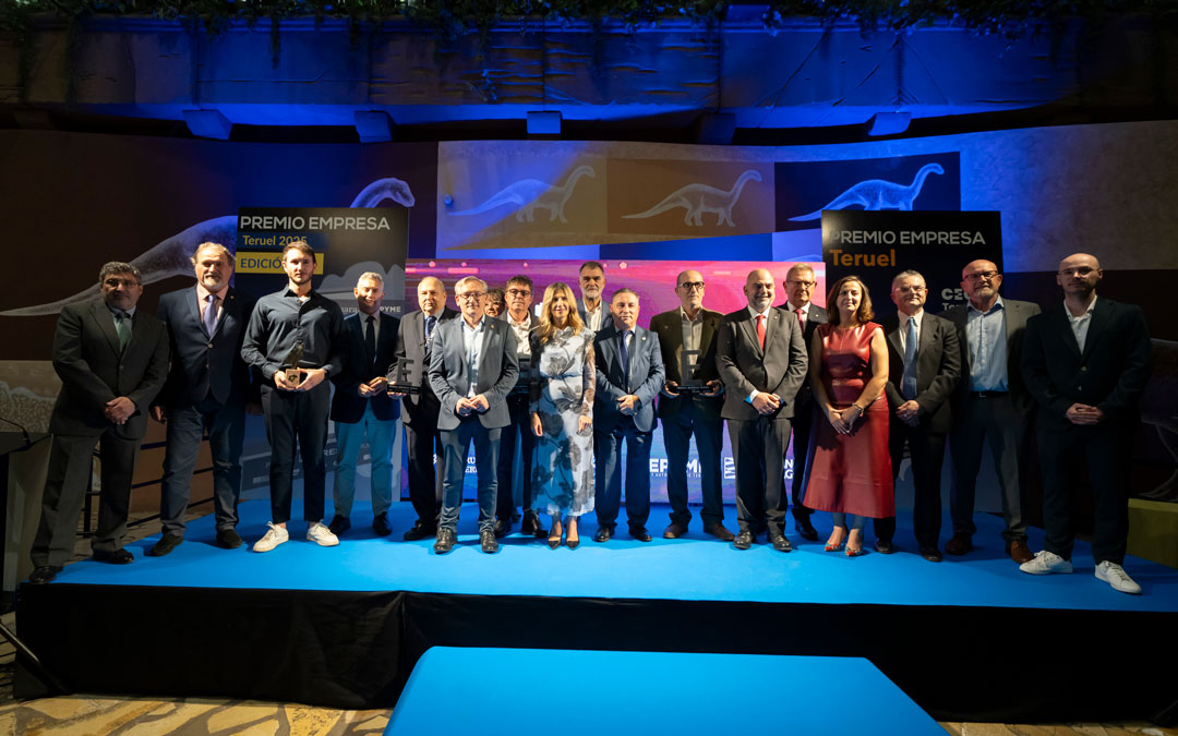 Foto de familia de los premiados./Antonio García