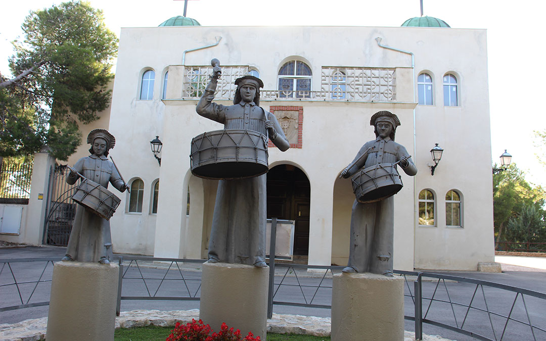 El Monumento a la Semana Santa delante de la Casa del Hijarano quedará tal cual y el exterior del edificio, también. / B. Severino