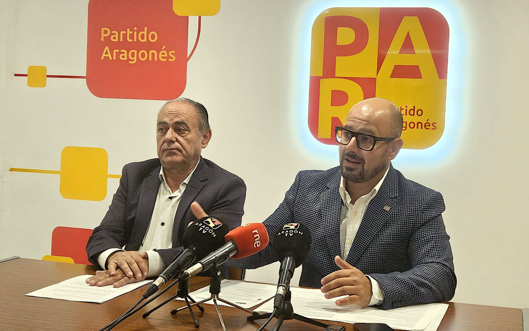 Samper e Izquierdo durante la rueda de prensa./ PAR