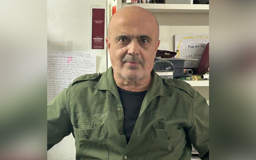 Lorenzo Castañer es regidor y un apasionado del cineasta calandino. Luis Buñuel. Es el mantenedor de las fiestas y en el discurso en la presentación de las reinas recordó sus vivencias. / Archivo personal