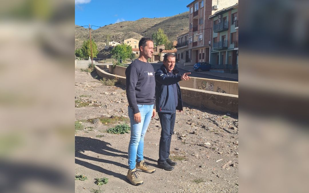 El subdelegado del Gobierno, junto al alcalde de Montalbán, este jueves./ Subdelegación.