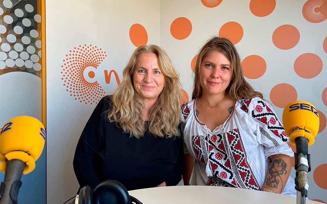 Naiara Loras y Pilar Ortiz en Radio La Comarca./ S.F.