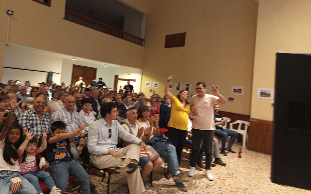 Los creadores de D'Ahir x demà, celebrando el éxito de la Premier./M.J. Salvador