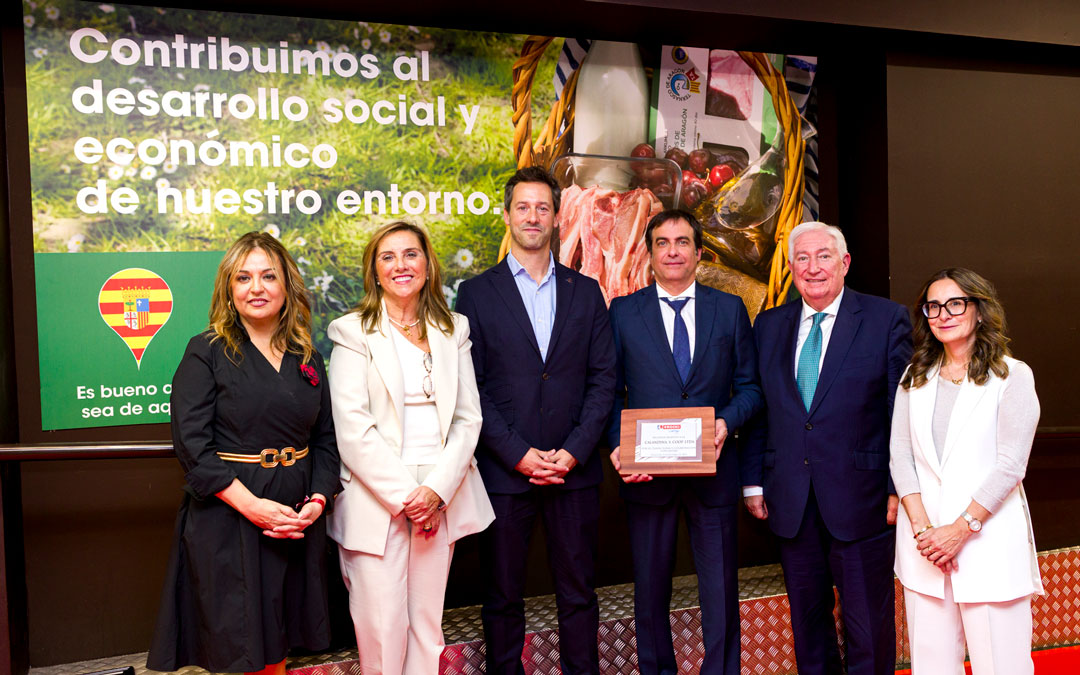 Entrega del premio a la cooperativa La Calandina./ EROSKI