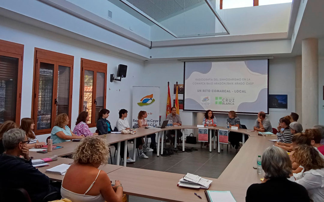 Presentación del informe de Fundación Cruz Blanca en la sede comarcal./ Comarca Bajo Aragón-Caspe