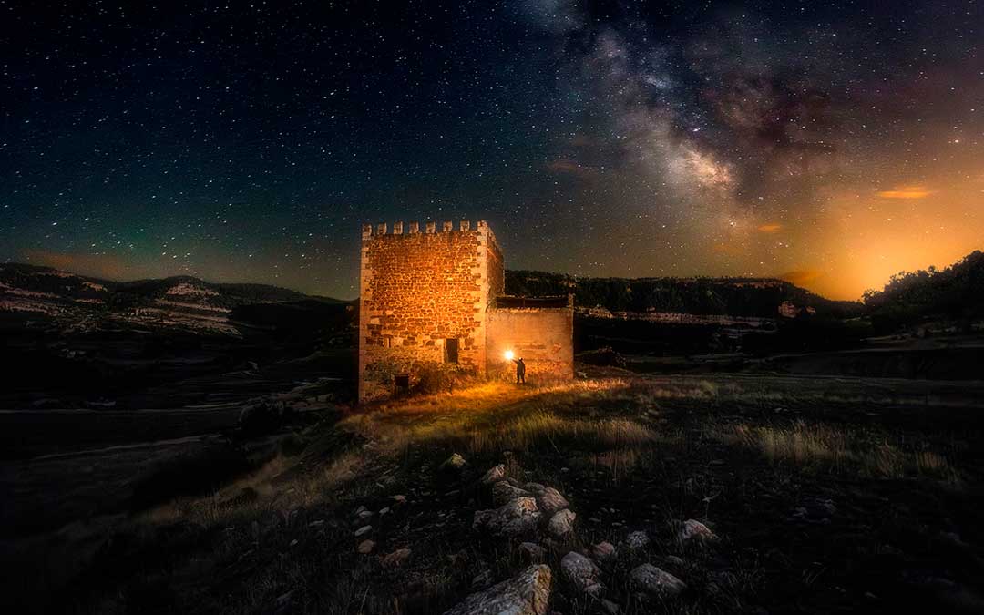 'Vía láctea sobre torre Gorgue', primer premio del concurso en 2025./ José F. López.