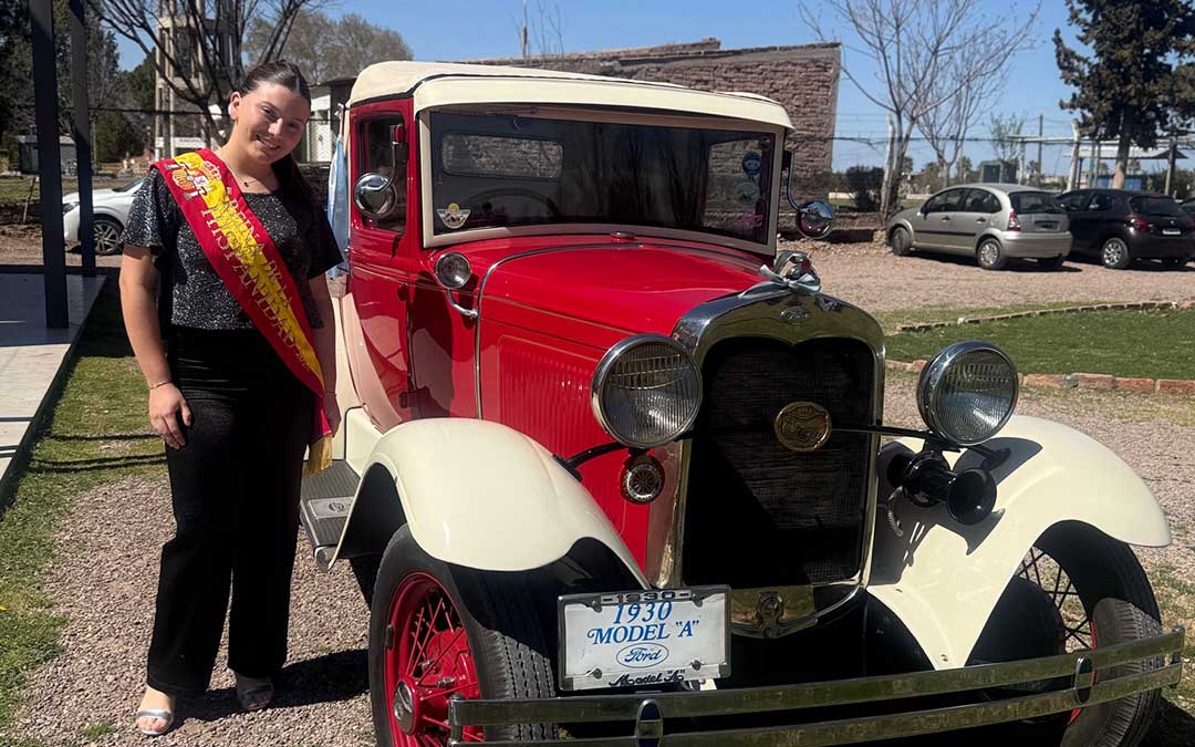 Catalina Buj, la hija de Luis, fue escogida el año pasado reina de la Hispanidad de Mendoza como representante de todas las casas regionales españolas en la provincia / L.B.