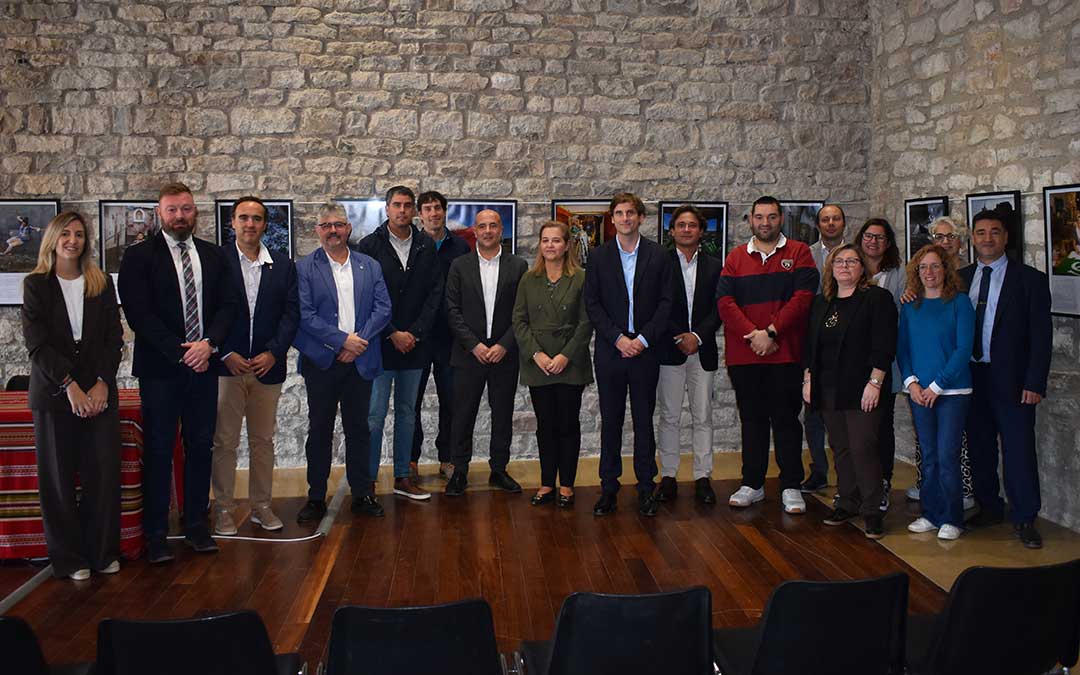 Reunión por el futuro de Electra del Maestrazgo entre Iberdrola, trabajadores de Electra y representantes políticos / La COMARCA