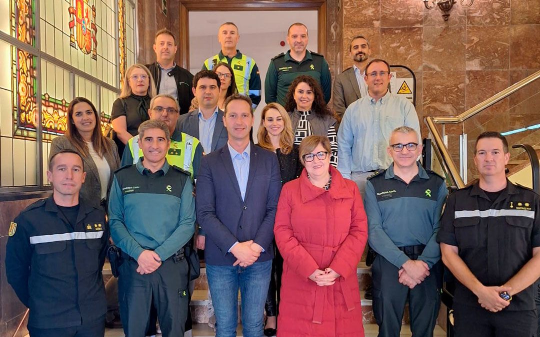 Foto de familia tras la reunión en la subdelegación de Teruel./ SUBDELEGACIÓN
