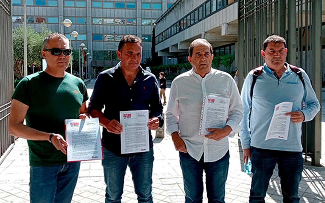 Imagen de archivo de representantes de UGT FICA en una de las pasadas reuniones./ UGT FICA.