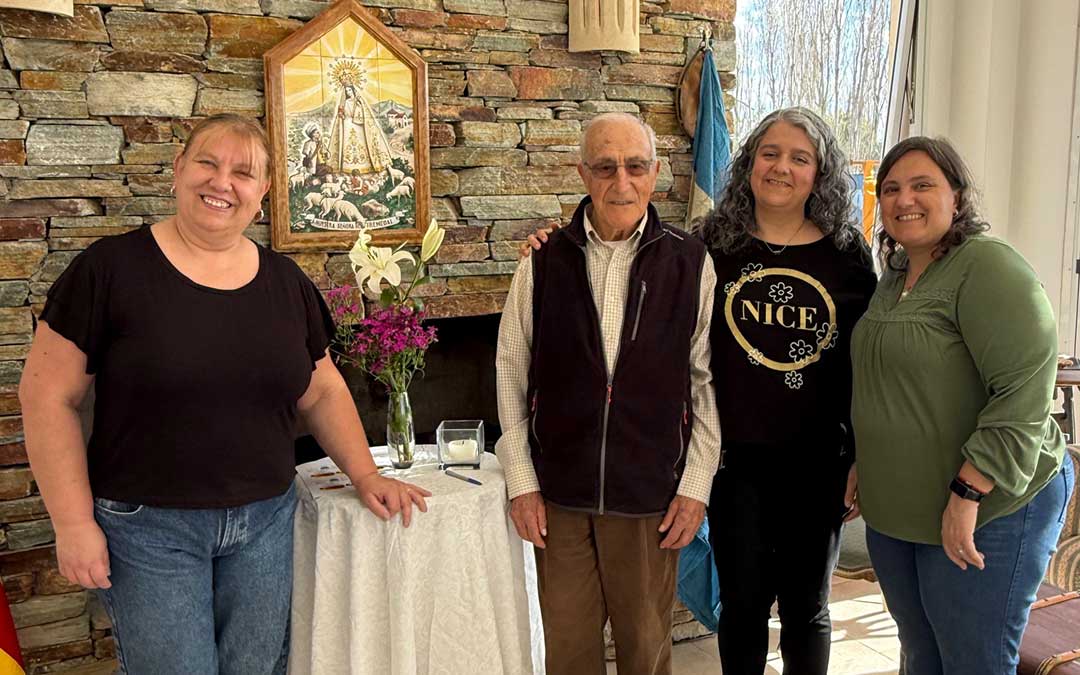 Liborio Jarque es, a sus 80 años, el único tronchonero de nacimiento que queda en la asociación / L.B.